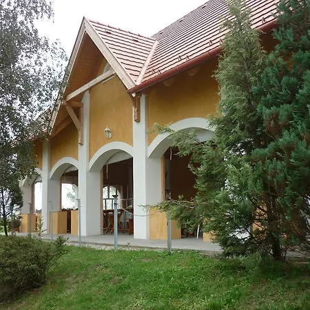 Aldos Panzio 3* Farád