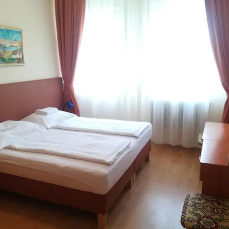 Aldos Panzio 3* Farád