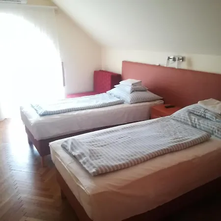 Aldos Panzio 3* Farád