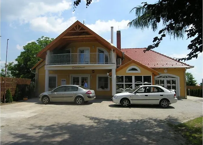 áldos Panzió 3* Farád